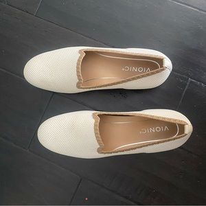 Vionic loafers never worn